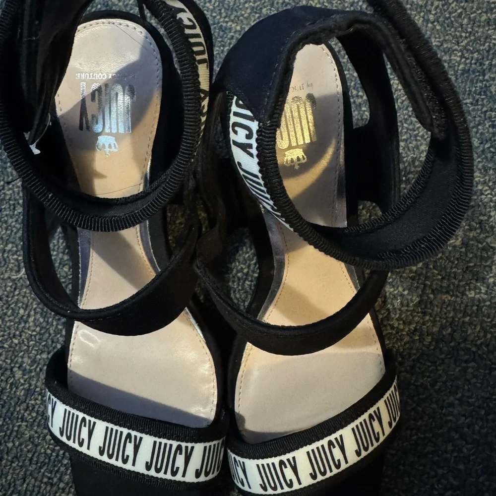 Selling this beautiful platform heels from juicy couture. - Picture 5 of 5